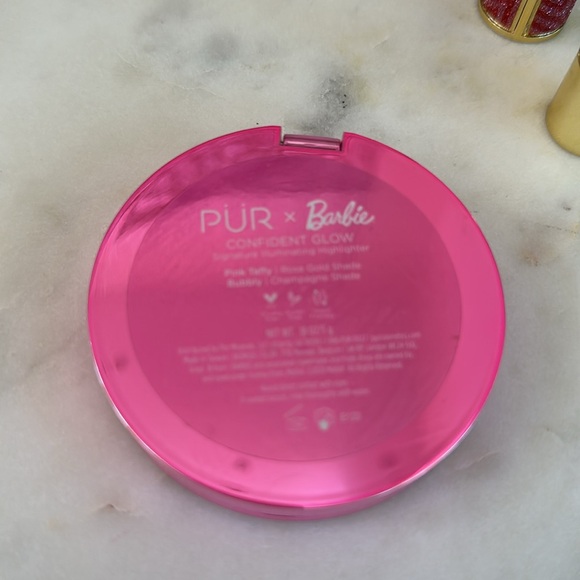 PÜR x Barbie Confident Glow highlighting powder and lipstick in Trailblazer - Picture 4 of 5